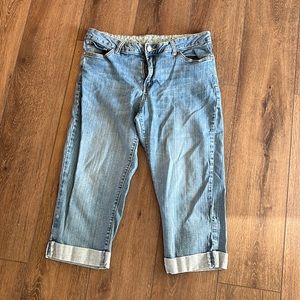 FADED GLORY low rise capris jeans